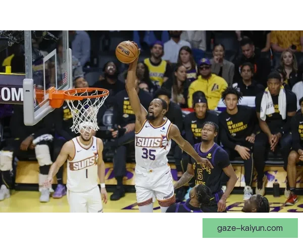 NBA赛场风云再起巨星对决引爆季后赛席位争夺白热化趋势持续升级