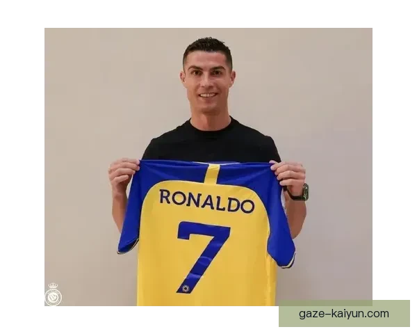 最新欧洲足球动态：梅西加盟迈阿密国际，C罗续约沙特阿尔纳斯尔球队