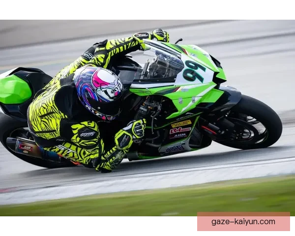 摩托车大奖赛最新动态：赛季前瞻与顶级车手最新训练表现分析